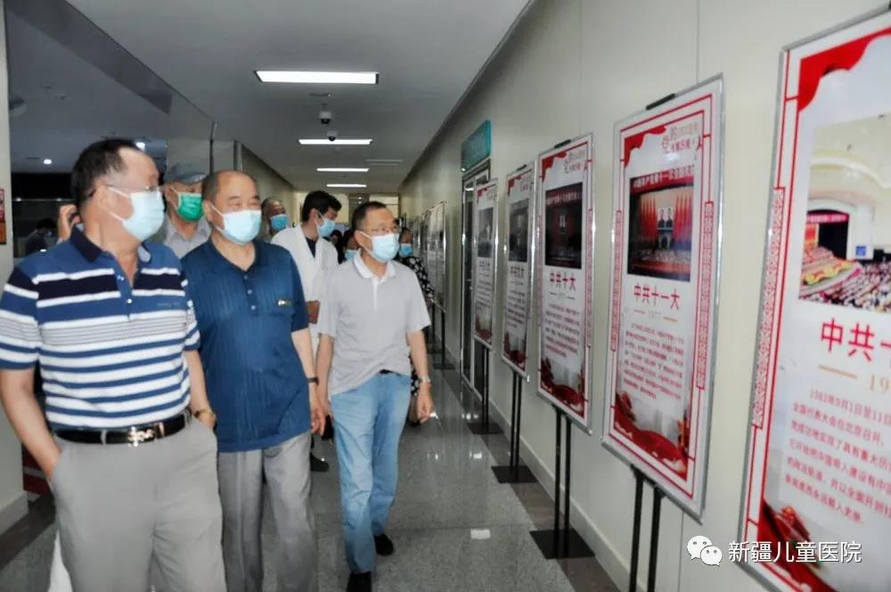 图1-5参观一大至十九大图片展 图1-5参观一大至十九大图片展