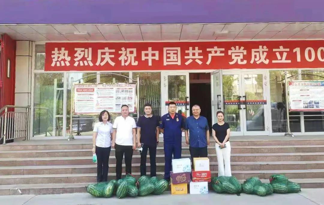 图1-4牛伟亚一行来到乌鲁木齐市沙依巴克区消防大队看望并慰问应急救援官兵 图1-4牛伟亚一行来到乌鲁木齐市沙依巴克区消防大队看望并慰问应急救援官兵