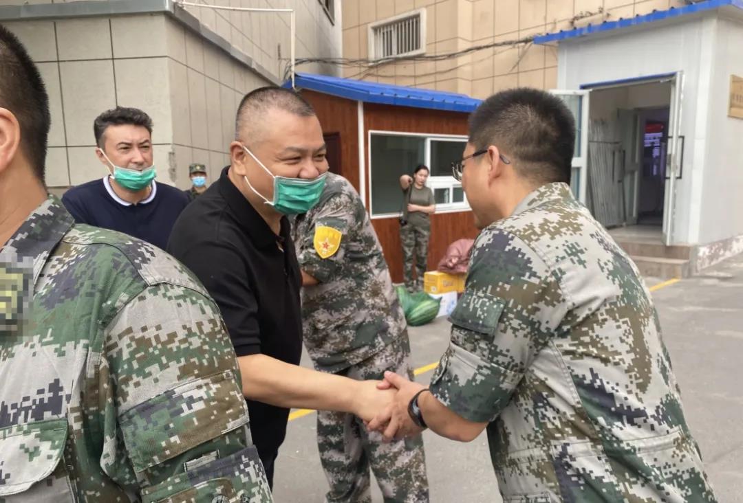 图1-5牛伟亚一行抵达某陆军预备役通信团 图1-5牛伟亚一行抵达某陆军预备役通信团