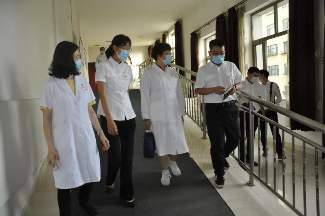 图1-6会后开展友好交流