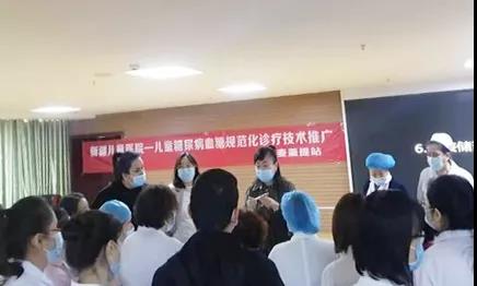 图5-4专家现场手把手指导 图5-4专家现场手把手指导