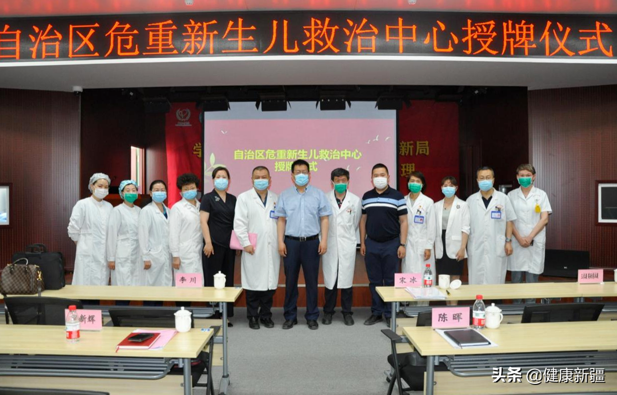 图6:授牌仪式合影 图6:授牌仪式合影