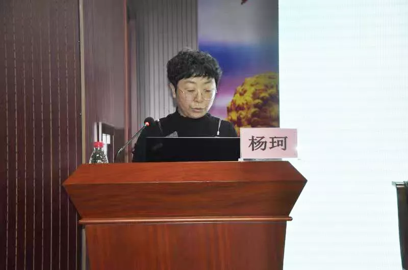 图1-4学员代表杨珂发言 图1-4学员代表杨珂发言