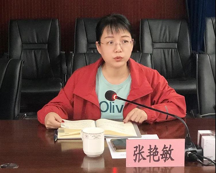 图1-4自治区人民医院科研教育中心主任张艳敏对自治区儿童医院的独立予以祝福