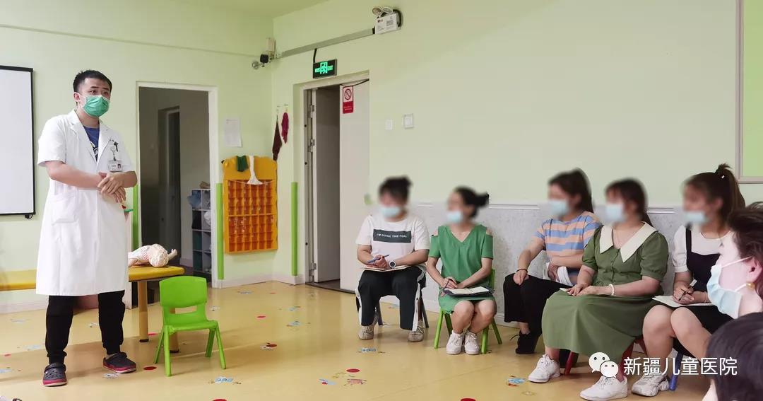 图2-4突发骨折时的应急处理培训