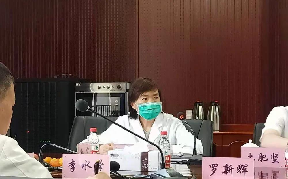 图1-5北京支援专家座谈会现场 图1-5北京支援专家座谈会现场