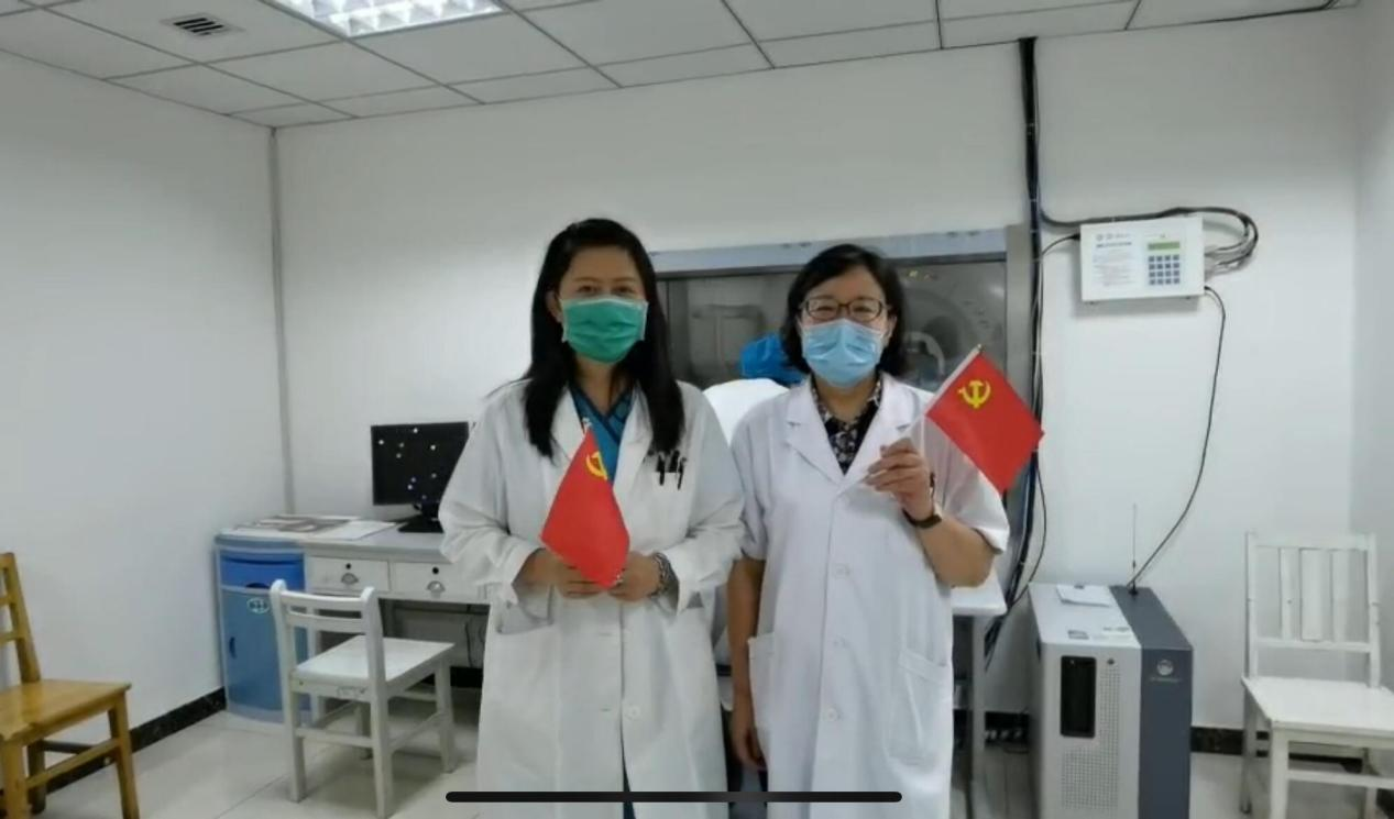 5:左:影像科主任 于彤 右:孙宁院长夫人-蒋玲女士 5:左:影像科主任 于彤 右:孙宁院长夫人-蒋玲女士