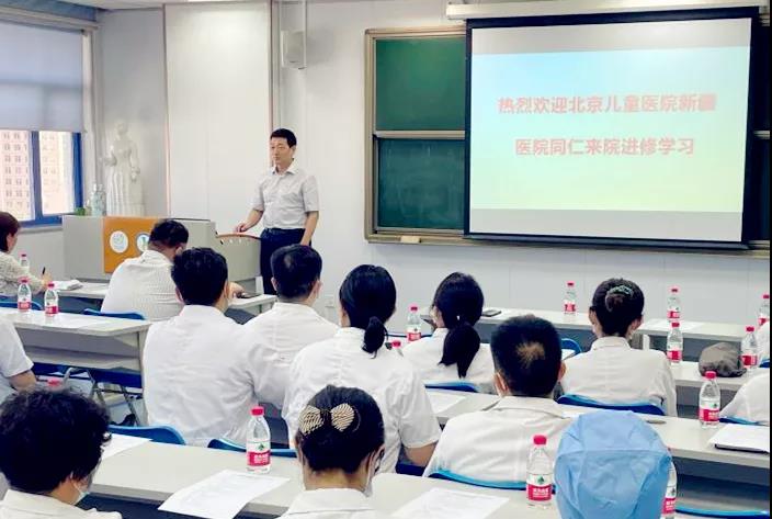 图4-2北京儿童医院院长、北京儿童医院新疆医院总院长倪鑫讲话 图4-2北京儿童医院院长、北京儿童医院新疆医院总院长倪鑫讲话